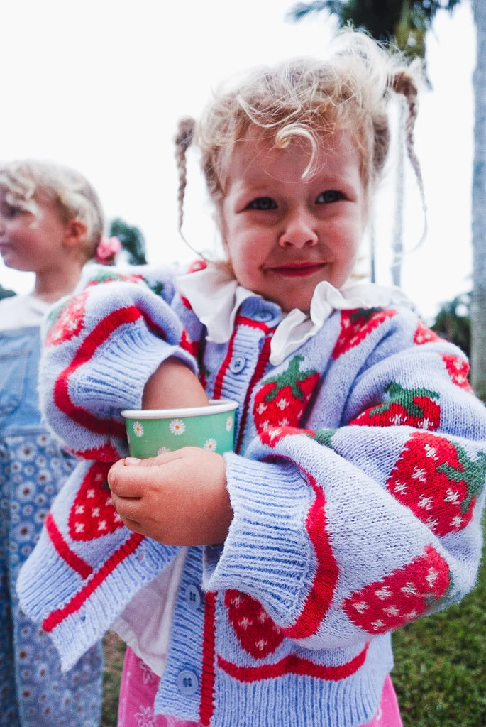 Child holding BBCino bamboo reusable snack pot in Daisy BB daisy print, eco-friendly sustainable snack container for little hands.