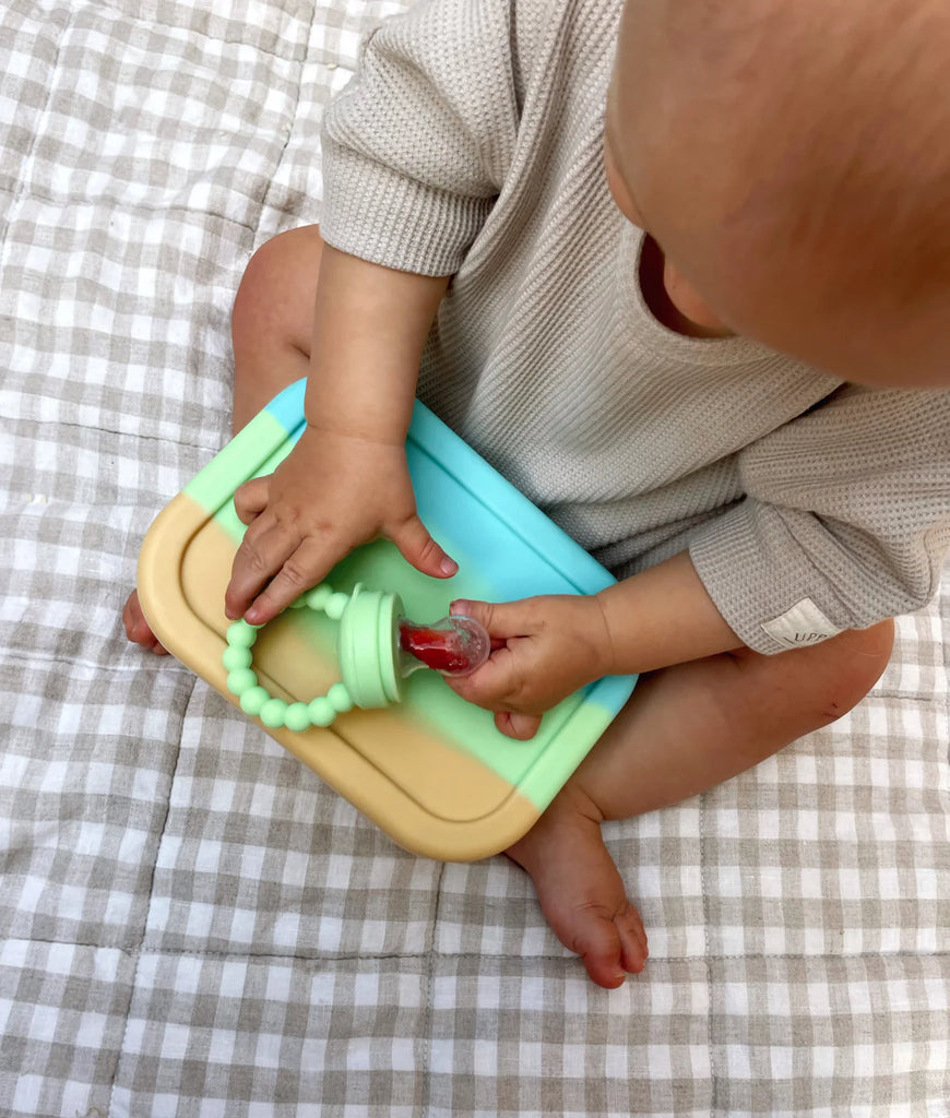 Child opening their Munchbox Mini snack container—easy-to-use, kid-friendly lunchbox perfect for busy families.
